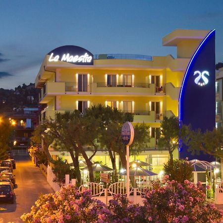 Hotel La Maestra Гроттамаре Экстерьер фото