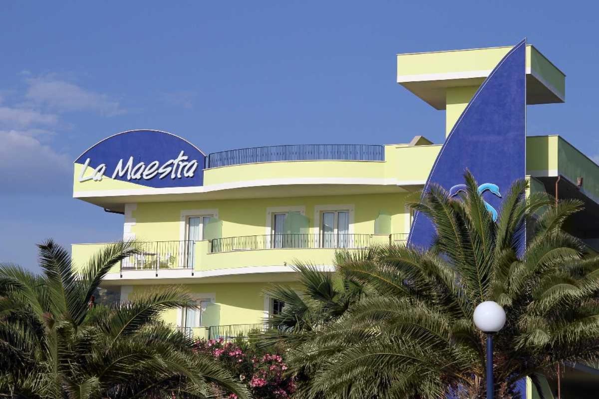 Hotel La Maestra Гроттамаре Экстерьер фото